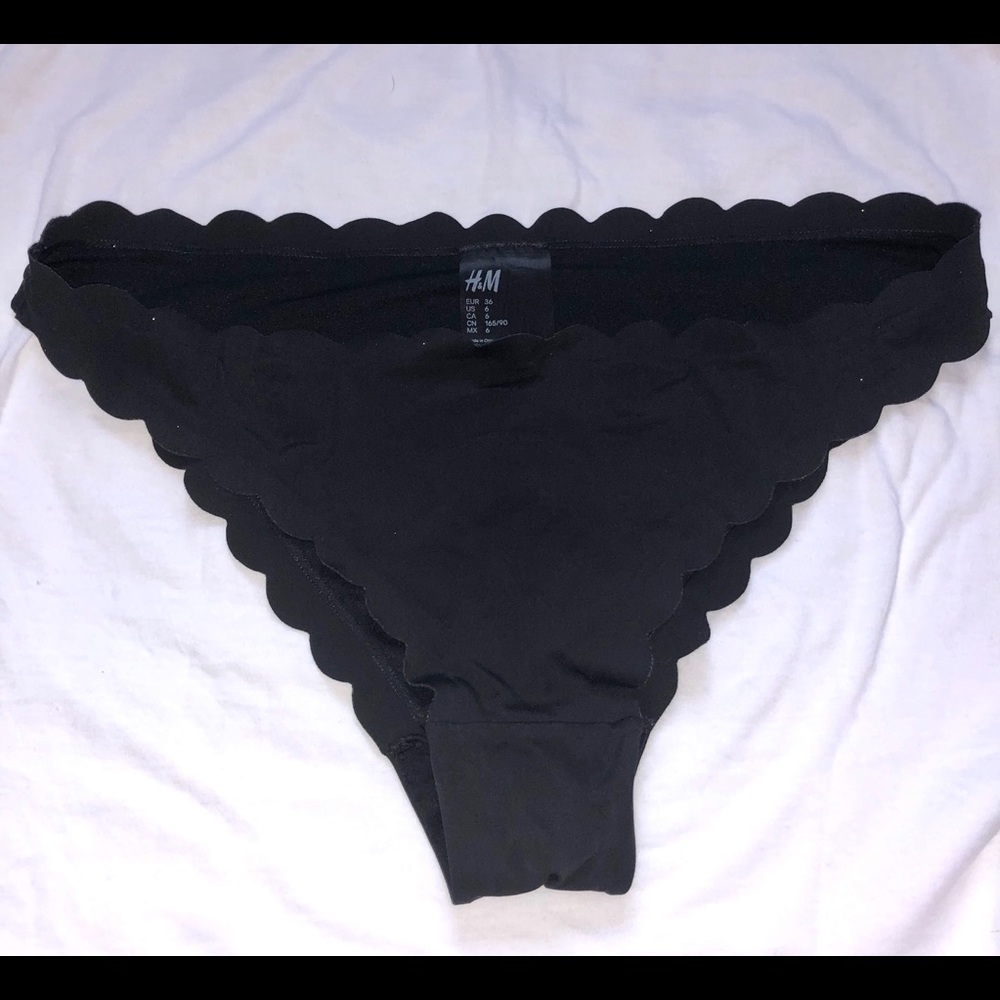 Scalloped bikini bottoms